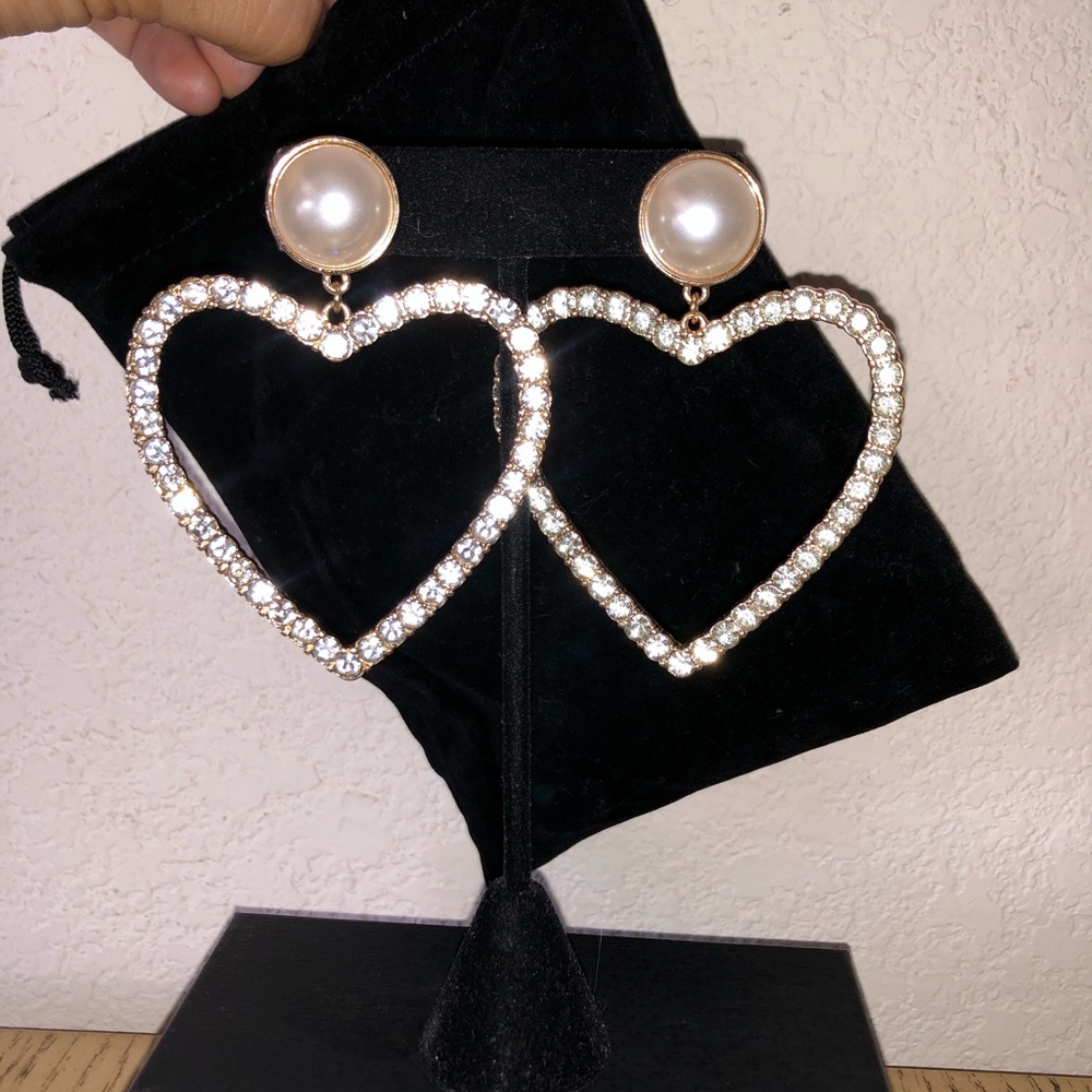 ❤️New!Beautiful  limited edition Pearl Heart earrings! Make a statement!
